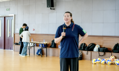 世俱杯买球:女排奥运冠军宋妮娜：青少年保持身心健康才能走得更远